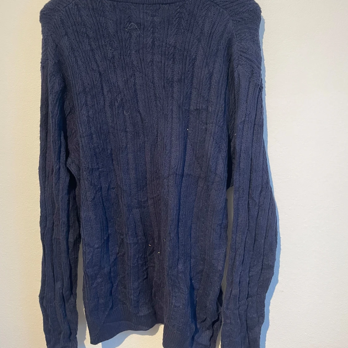 Marinblå stickad tröja - 1