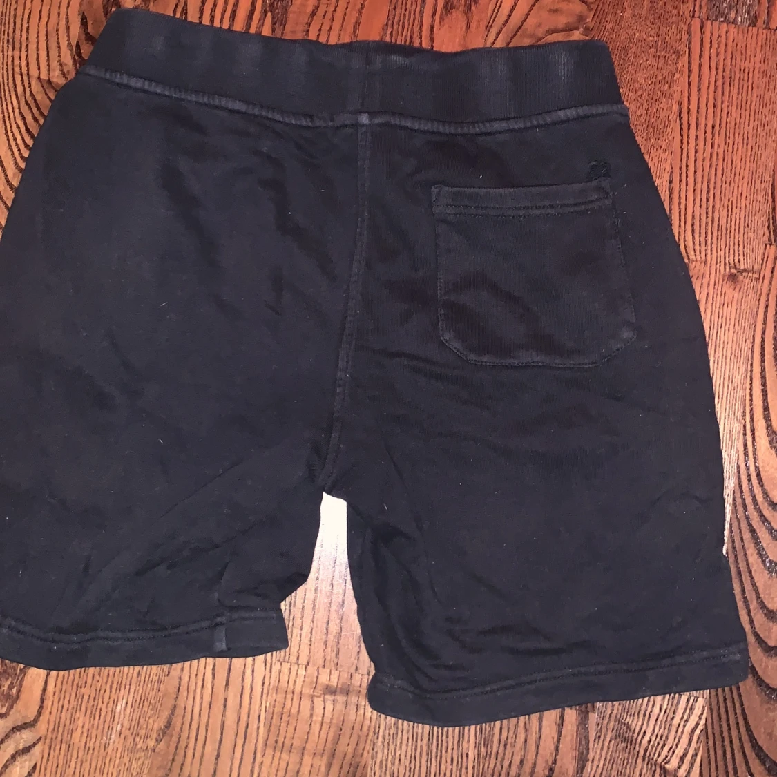 Svarta shorts från Sail Racing passar bra till sommaren  - 1