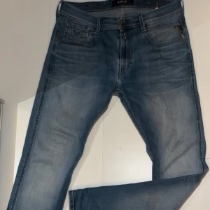 Replay jeans  - Tja, säljer dessa feta replay jeansen, bara att höra av dig ifall du har frågor🤝 priset är diskuterbart!
