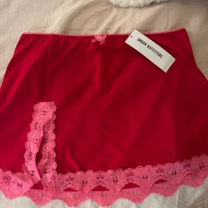 Minikjol - Supersöt minikjol från urban outfitters i storlek M. Aldrig använd med prislapp kvar. 