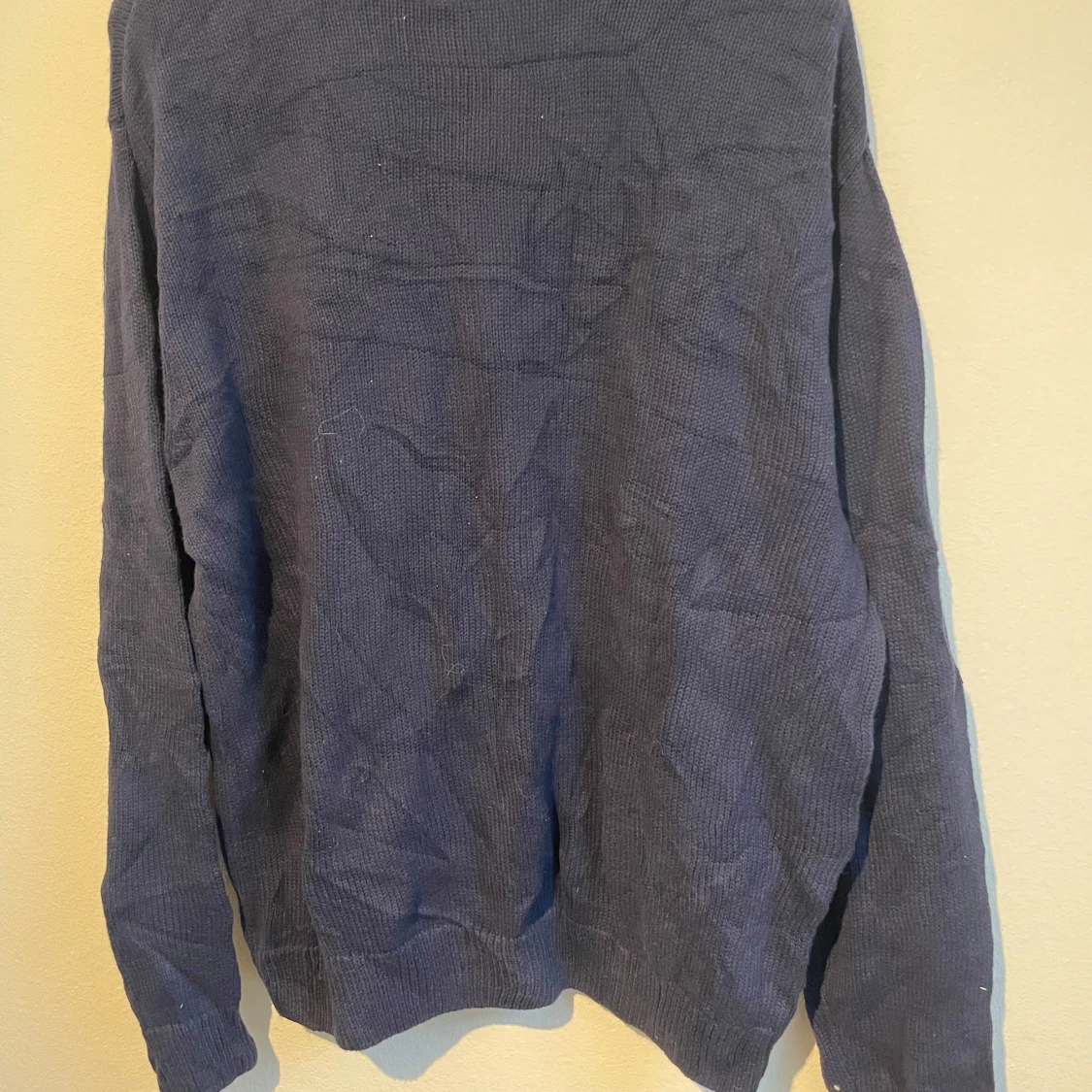 Marinblå stickad tröja - 1