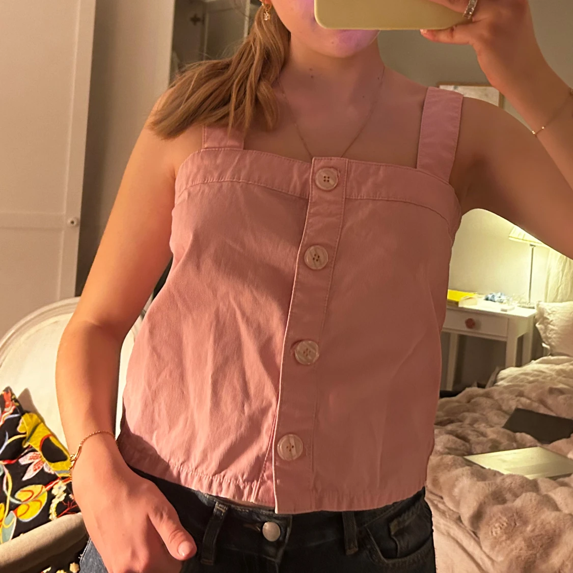 Rosa linnetopp med knappar