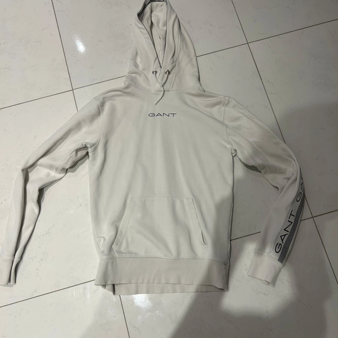 Beige hoodie från GANT