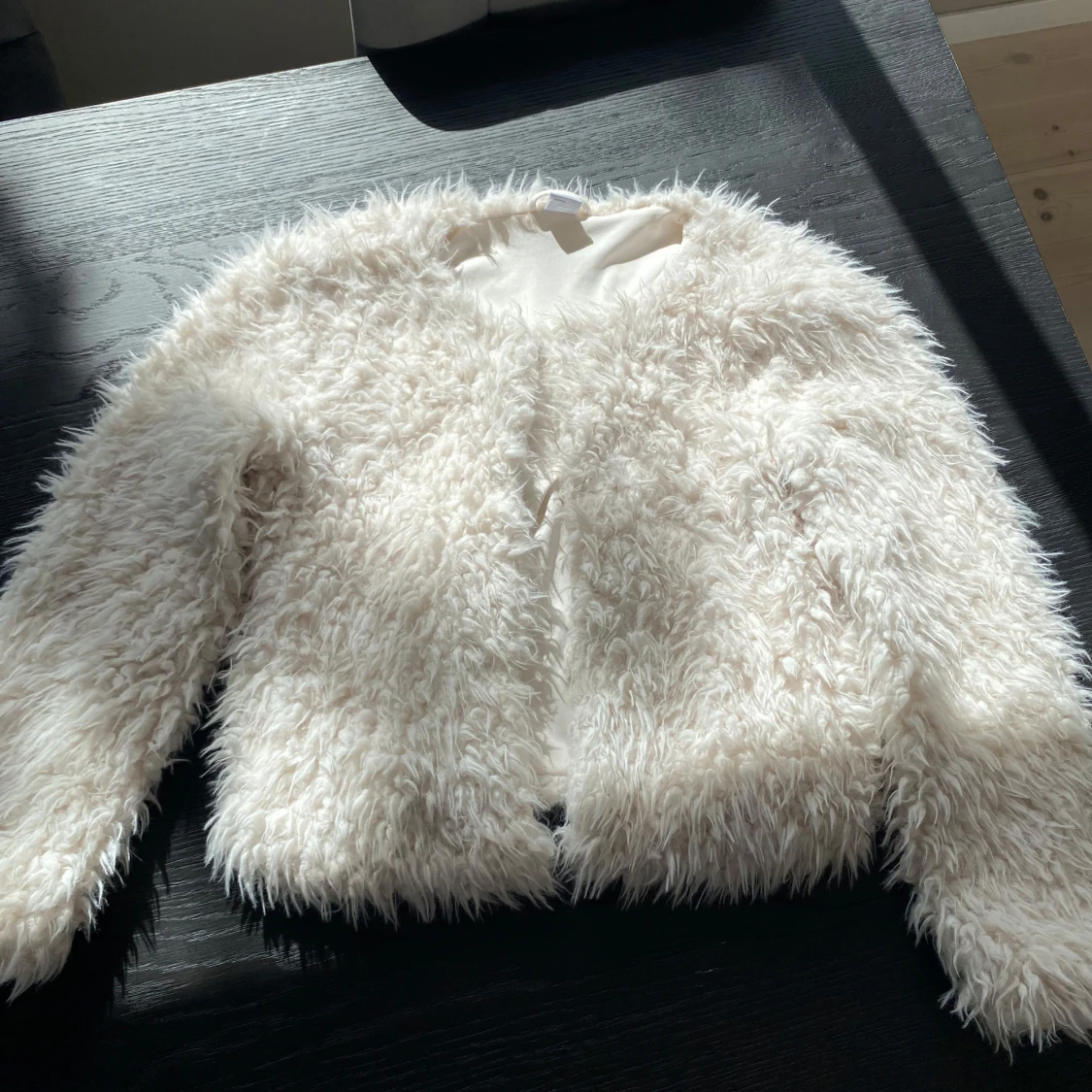 Vit pälsjacka