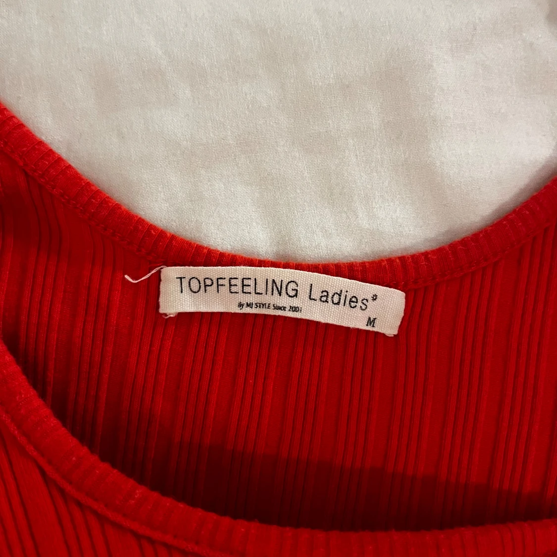 Röd croppad topp från Topfeeling Ladies - 1