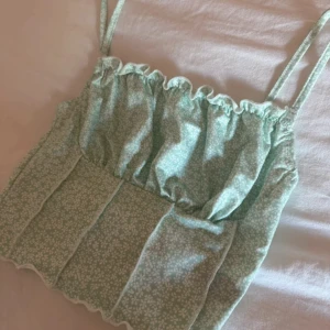 Grönt linne  - Linne ifrån shein, storlek Xs🦋