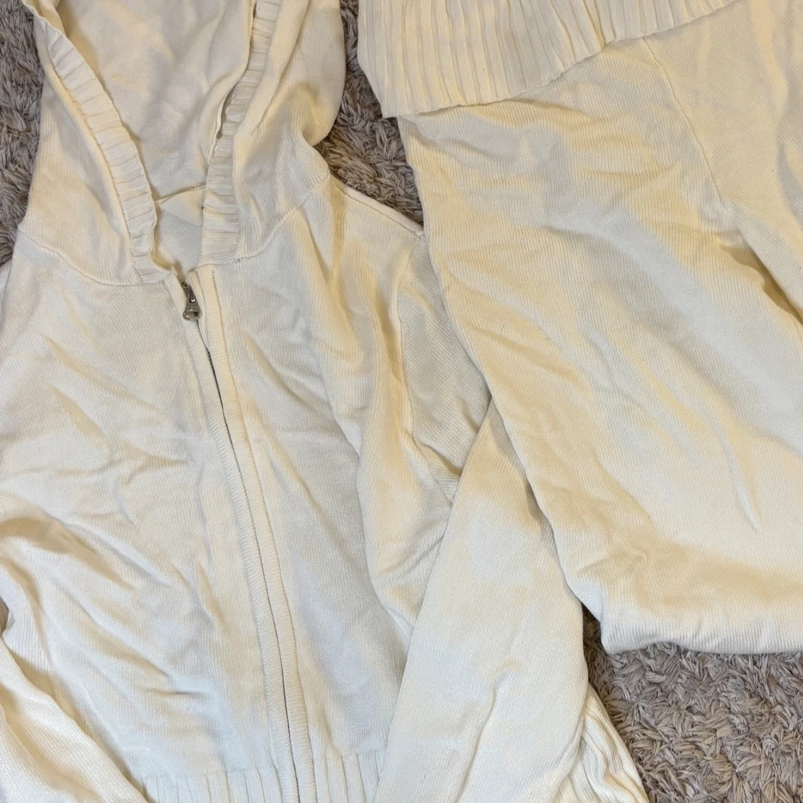 Vita mjukisbyxor med bred mudd - 3