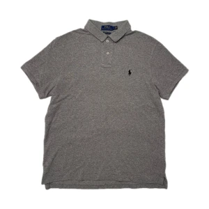 Ralph Lauren Piké  - Grå Ralph Lauren piké. Snyggt basplagg till sommaren