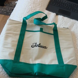 Joluca kylbag🥶 - Unik joluca tote kylbag😋 Helt oanvänd, perfekt till sommaren☀️ Pris går att diskutera