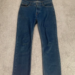 Montén jeans - Tja, säljer ett par feta monten jeans i storlek 30/30, dom är näst intill aldrig använda. Kom privat vid minsta lilla och pris går att diskutera