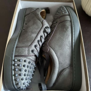 Skor  - Bekväma skor sol passar till alla typer av väder och kan användas varje dag, perfekta för att ha på sig på lyxsemestrar , t.ex fest, bröllop eller på bal!