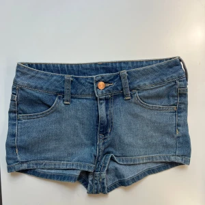 Lågmidjade shorts - Shorts från hm i storlek 34🙌🙌🥰