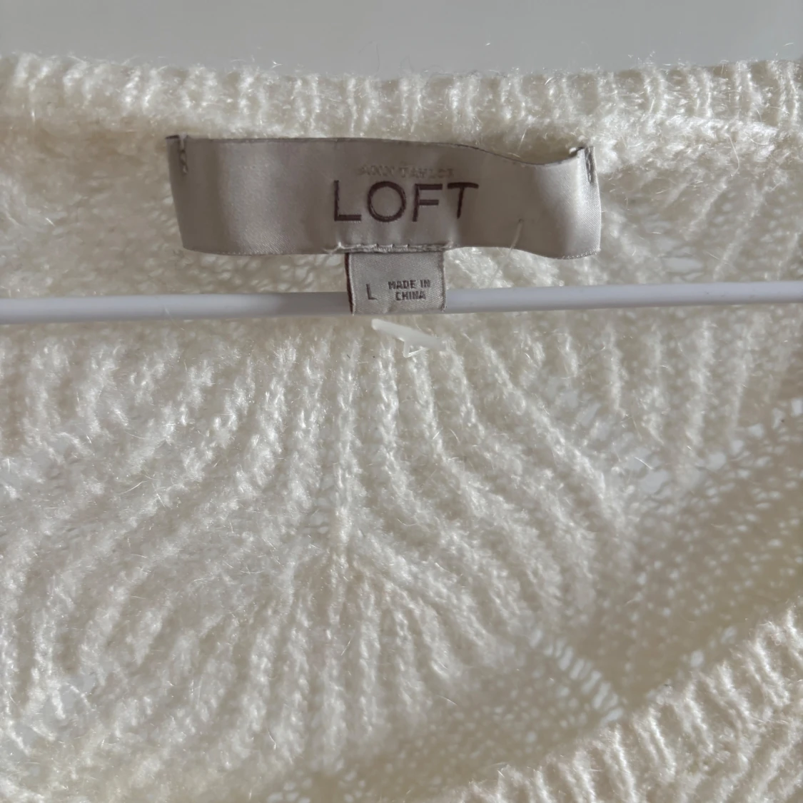 Vit stickad tröja med pärlor från LOFT - 2