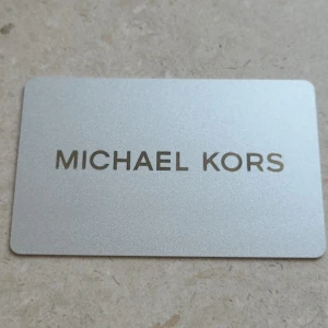 Presentkort Michael Kors - Presentkort med 600kr på Michael Kors, säljer för 550. Perfekt till present! Kan mötas upp i Stockholm.