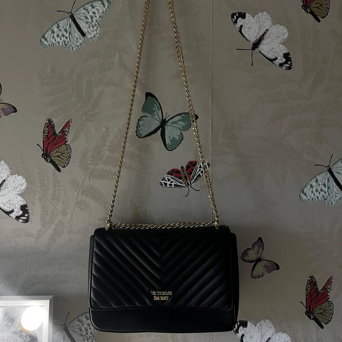 Svart quiltad axelväska från Victoria's Secret - 2