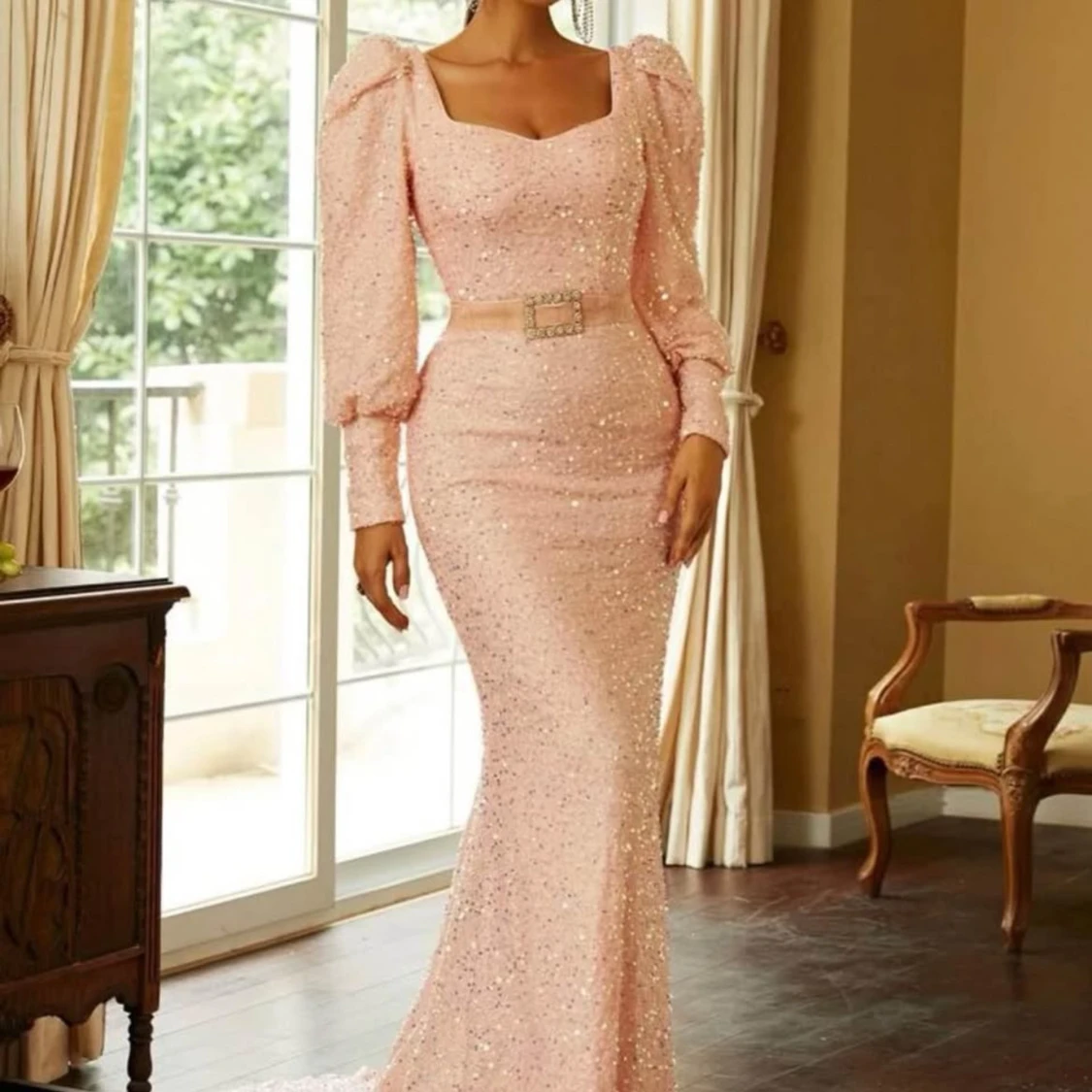 Ljusrosa glittrig långklänning med puffärmar och bälte - 1