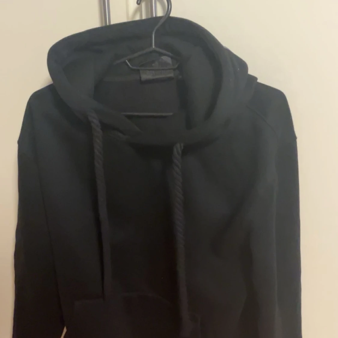 Svart Syna world hoodie - 1