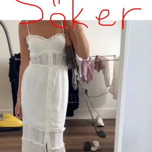 Söker! - Söker denna klänning från H&M🫶🫶 i storlek S, hör gärna av er om ni vill sälja!