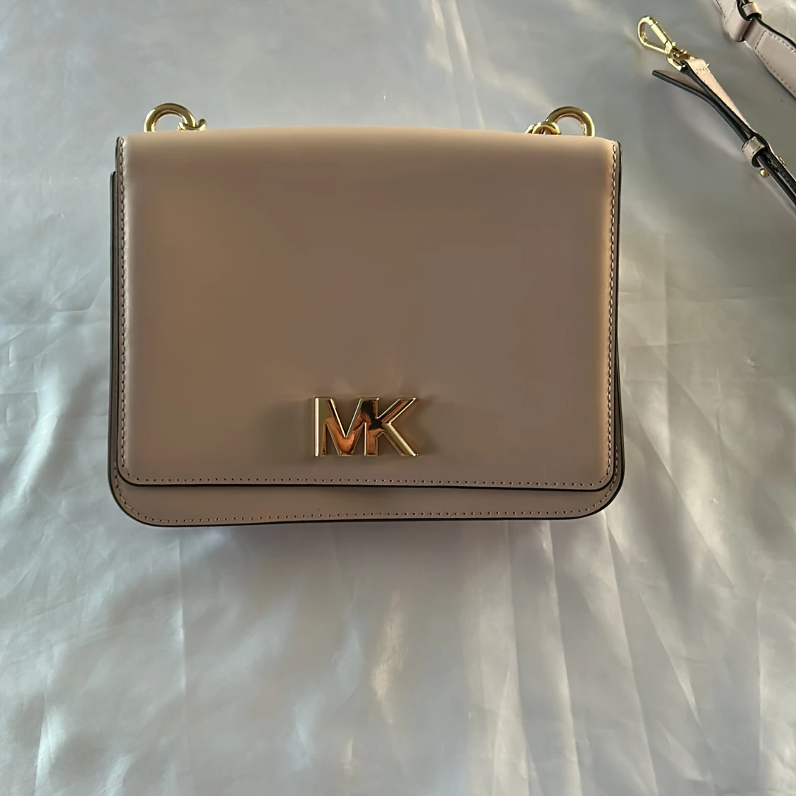 Ljusbeige axelväska från Michael Kors. Äkta - 1