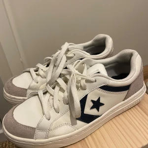 Converse Pro Blaze Classic Retreo 90s - Snygga Converse sneakers i väldigt fint skick då dom knappt har använts! 