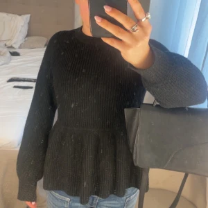 Stickad tröja från SAMSA Collection🩷 - Jättesöt stickad tröja💞 Storlek XS men funkar lika bra som S/M! Inga defekter då den inte är använd mer än ett par gånger