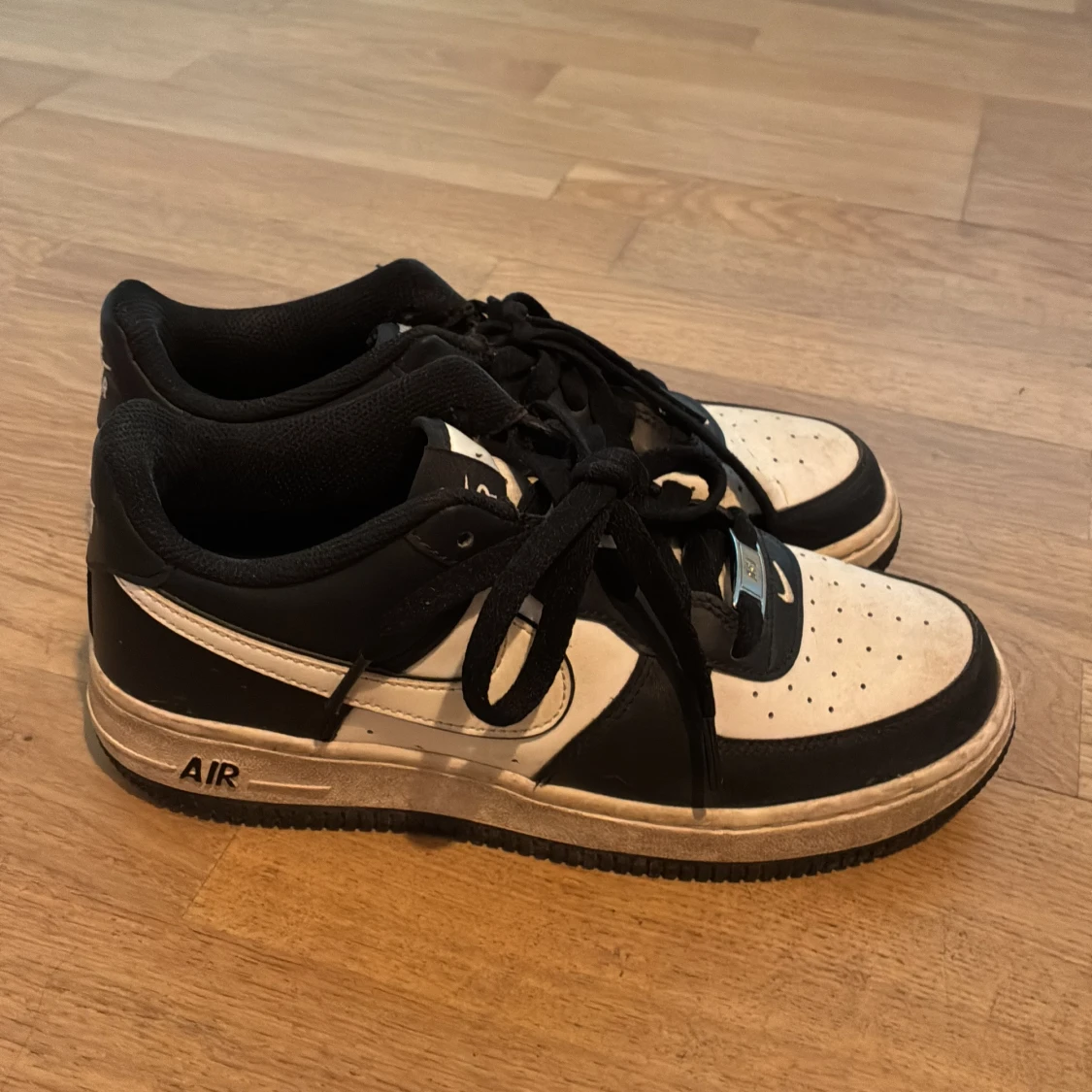 Nike Air Force 1 svartvita sneakers