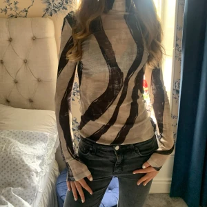 Mönster tröja  - Super cool🥰🥰