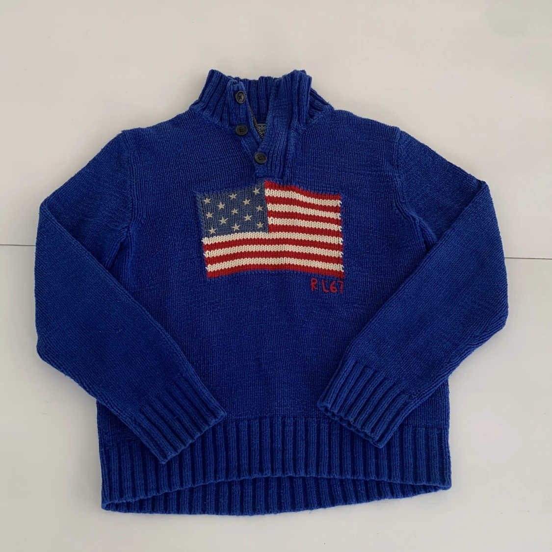 Blå stickad tröja med amerikansk flagga från Polo Ralph Lauren