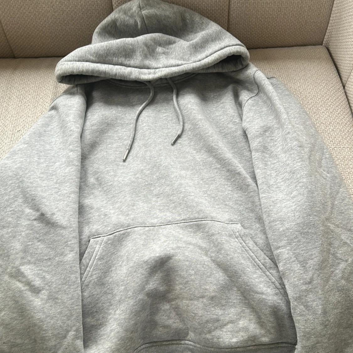 Grå hoodie Mi Amor från Mira Paris - 3