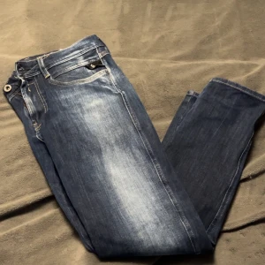Replay jeans - Säljer dessa replay jeans (anbass) i en otroligt snygg blå tvätt. Inprincip nyskick. 