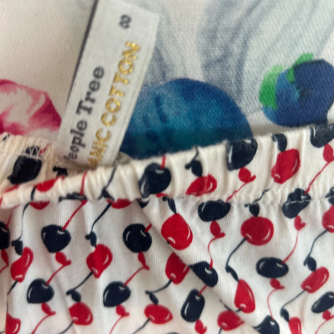 Vit kjol med körsbärsmönster från People Tree - 2