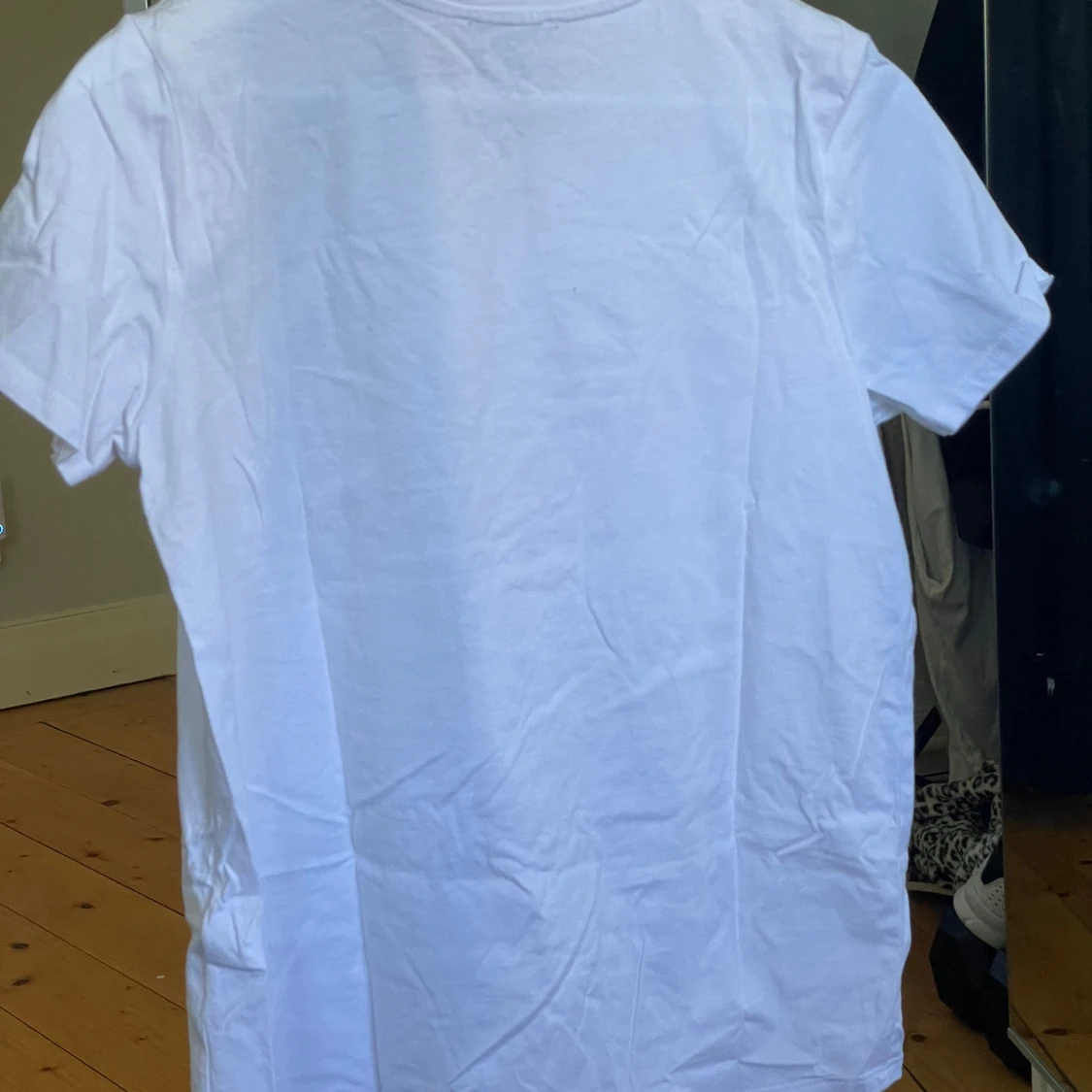 Vit t-shirt med texttryck  - 2