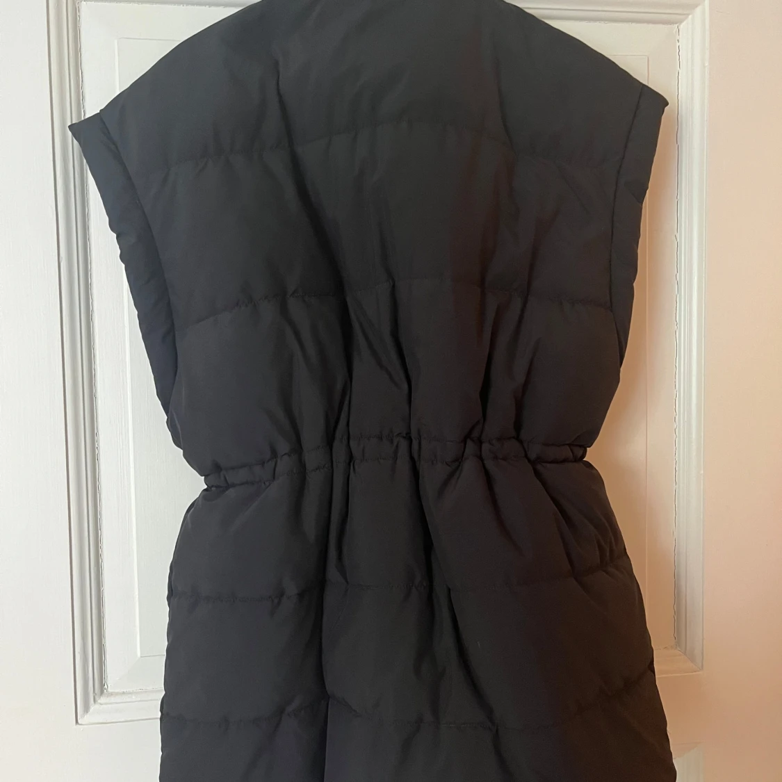 Svart dunväst GinaTricot - 2