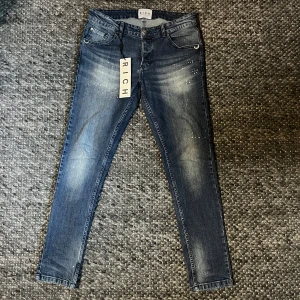 John richmond jeans - Säljer dessa riktigt feta John richmond jeans🤩Helt nya, inga defekter! Size W34! Tveka inte att skriva vid frågor eller funderingar!