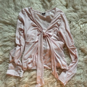 coquette topp - and has a small mark on the back (see photo) but not visible while wearing