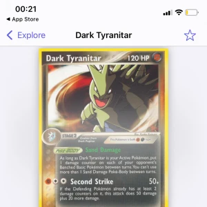 Dark Tyranitar Pokémonkort - Säljer ett Dark Tyranitar Pokémonkort med 120 HP. Kortet har en kraftfull design med mörka och intensiva färger. Det är ett Stage 2-kort med förmågan Sand Damage och attacken Second Strike. Perfekt för samlare eller spelare som vill förstärka sin kortlek. Ä kom med bud så får du den behöver inte vara mycket 