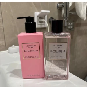 Victoria's Secret Bombshell Lotion  - Säljer  Victoria's Secret Bombshell produkter. Inkluderar en rosa lotionflaska på 250 ml. Bara Lotionen kvar! Säljer den för 150kr endast testad ! Säljer då jag har andra! 