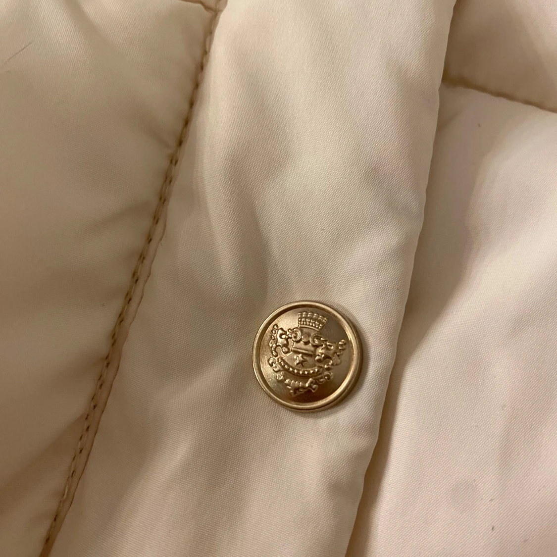 Beige dunjacka från Sansa - 2