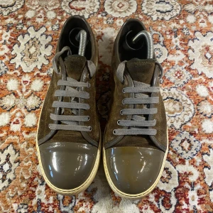 Lanvins - Hej! Säljer nu mina skor från märket Lanvin , storlek 7/41, bra skick. Tveka inte på att höra av dig om du har frågor eller funderingar kring skorna!