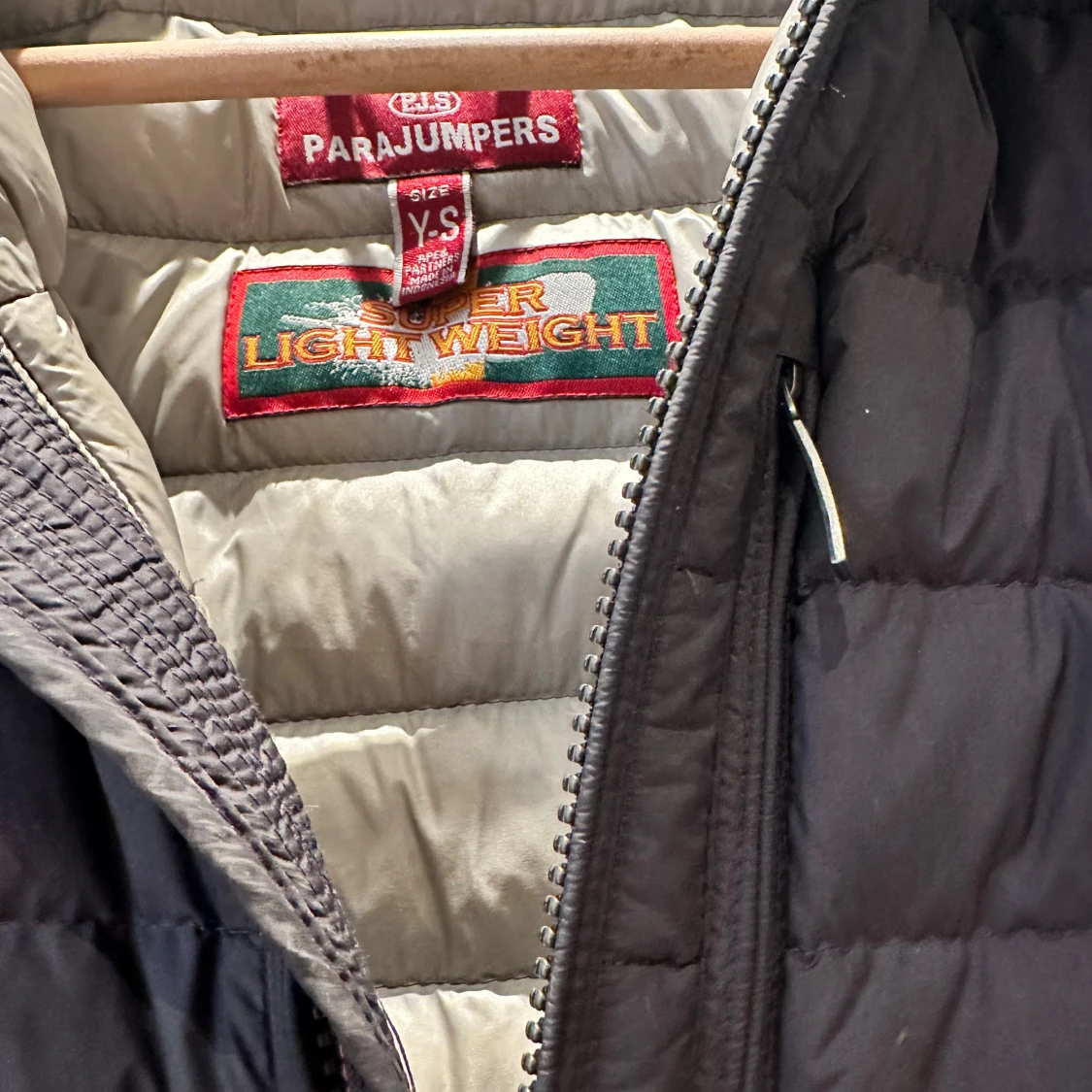 Grå pufferjacka från Parajumpers - 2