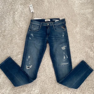 Kolla senaste upplägg!!! - Säljer ett par otroligt feta Replay Anbass jeans. Jeansen är oanvända med lappar kvar. Org pris 1880kr och säljer för 1249kr. Mvh Edde 