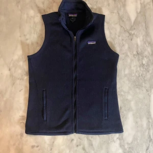 PATAGONIA väst  - Blå PATAGONIA fleece väst i väldigt bra skick. Utan defekter. Tar även byten 