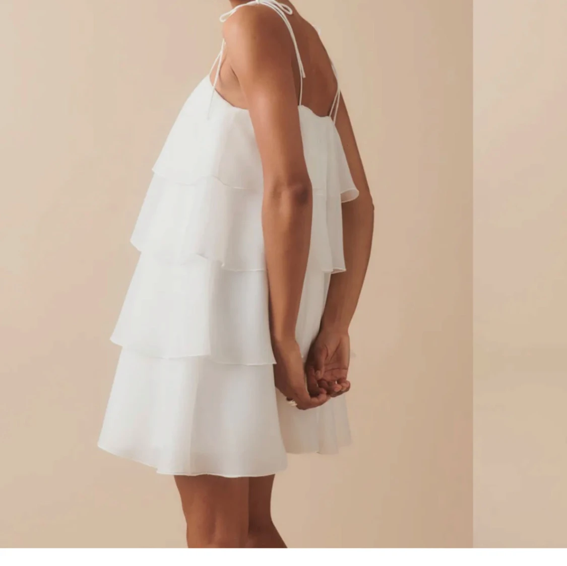 Vit volangklänning Gina tricot  - 1