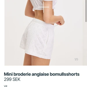 Spets shorts - Snygga vita mini bomullsshorts med spets, nästan aldrig använda! 