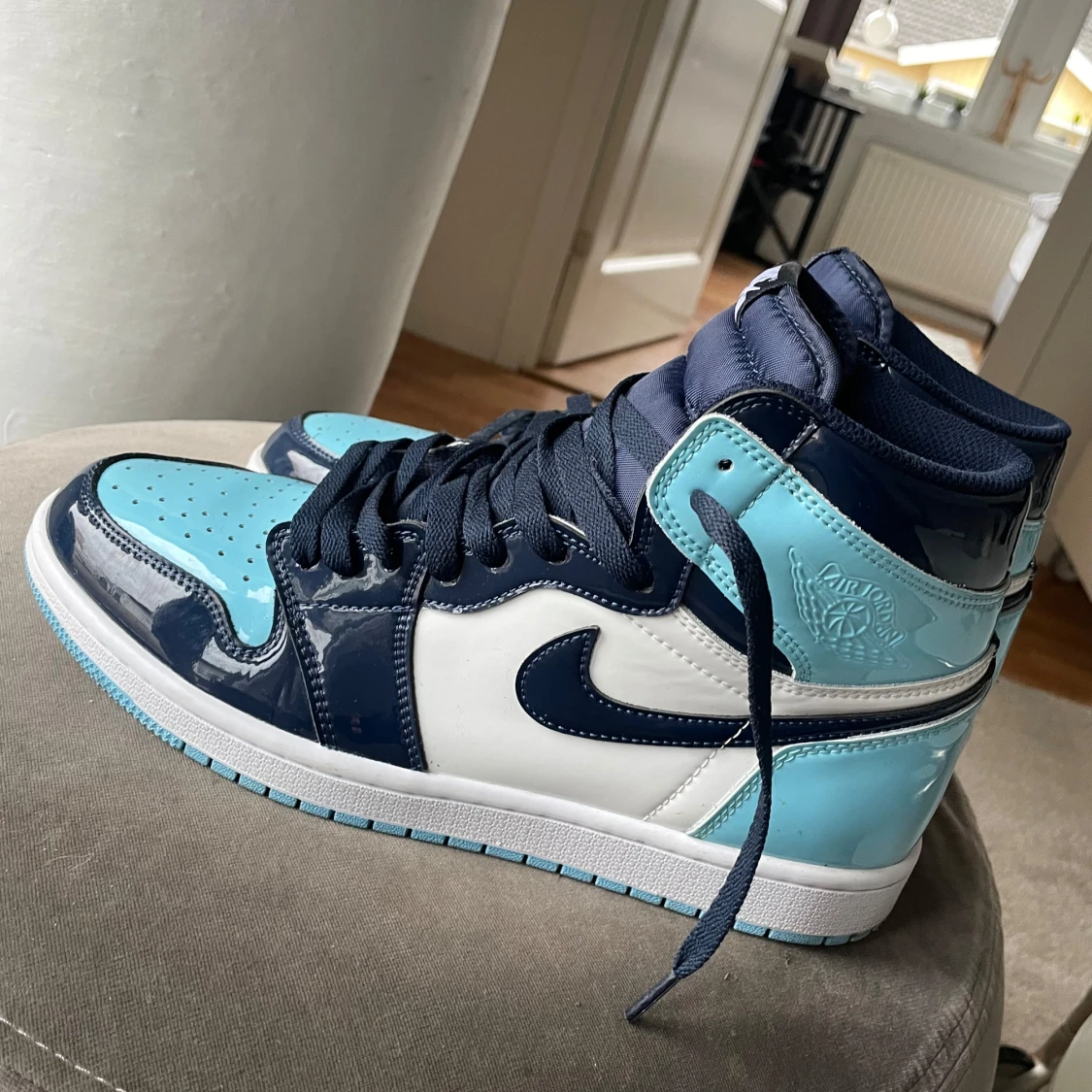 Nike Air Jordans i blå och vit - 1