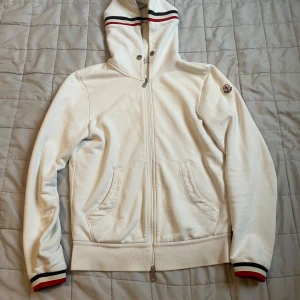 Moncler zip - En riktig fet Vit moncler zip. Scik 8-10 självklart äkta 