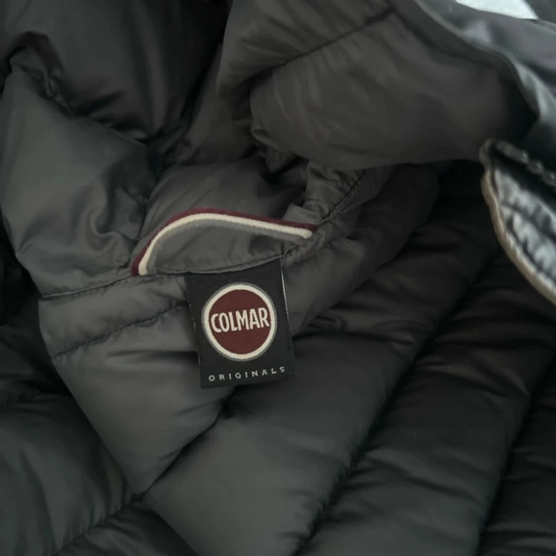 Svart pufferjacka från Colmar - 1