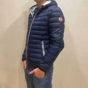 Colmar jacka  - Hej! Säljer nu min jackafrån märket Colmar , storlek 46/S, bra skick. Givetvis äkta, Tveka inte på att höra av dig om du har frågor eller funderingar kring jackan!