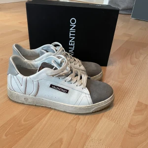 Valentino skor - Ett par skor från valentino. . Väldigt bra skick inte använda så mycket. Storlek 45. Skriv om du har funderingar