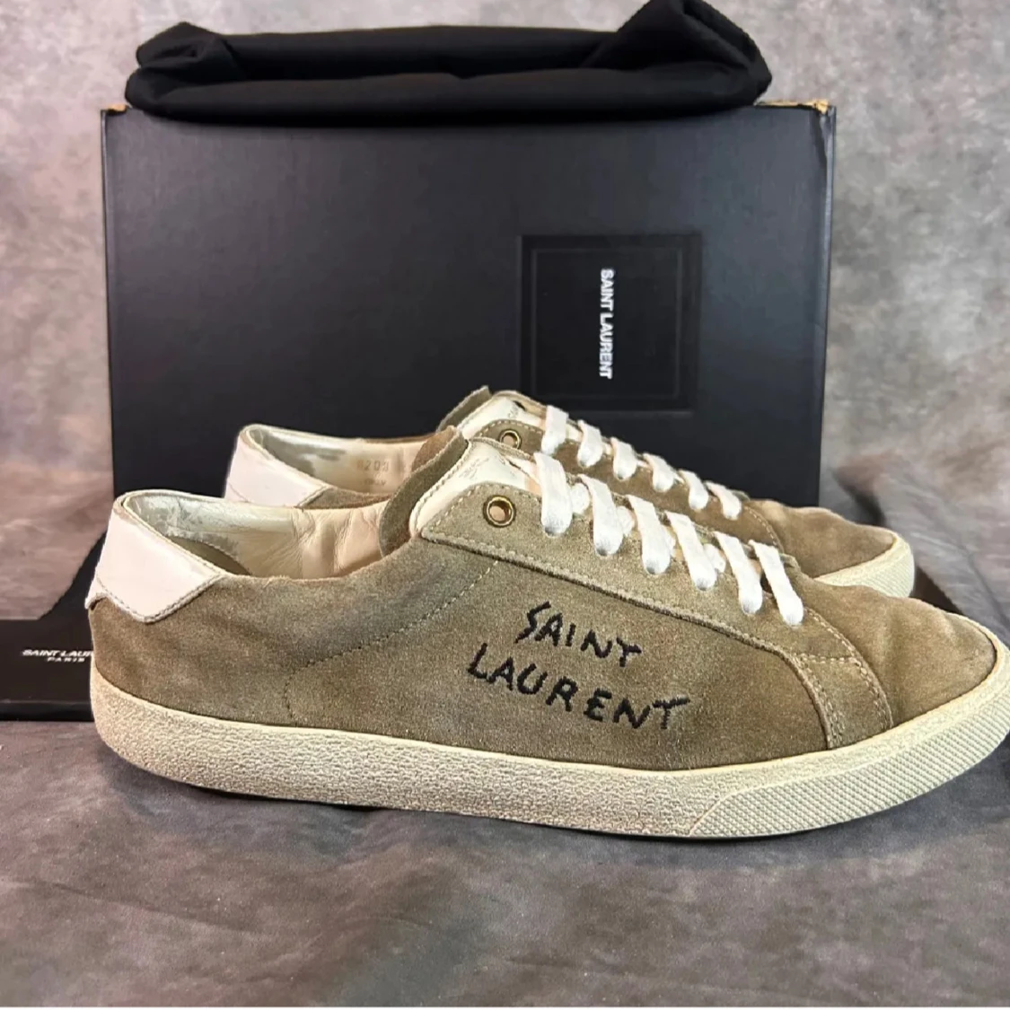 Beige sneakers från Saint Laurent